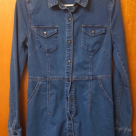 Free People long-sleeved mini "Dynomite Denim Shirtdress", size small. - Picture 15 of 16